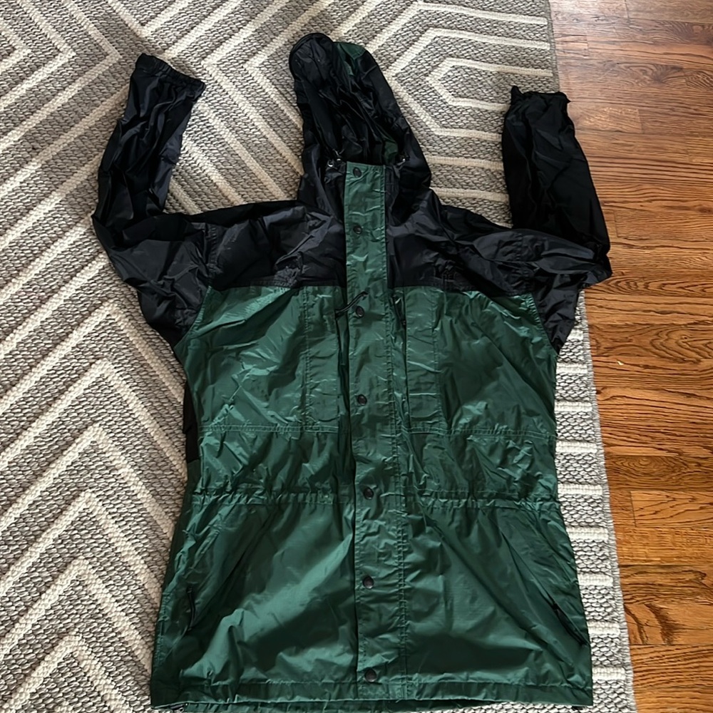 REI men’s size large. Coat. Hunter Green and black.
